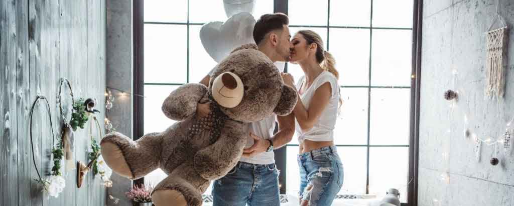Romantic teddy bear Valentine gifts