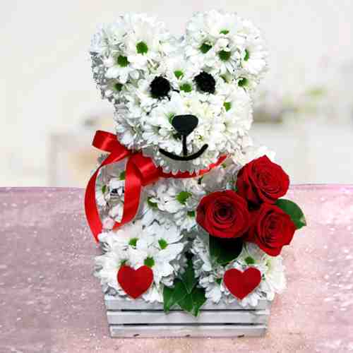 Bear Made Of White Daisies And Rose