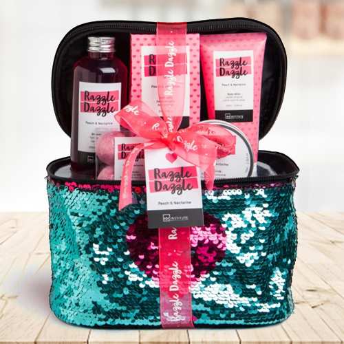 - Elegant Spa Gift Hamper For Valentine's Day