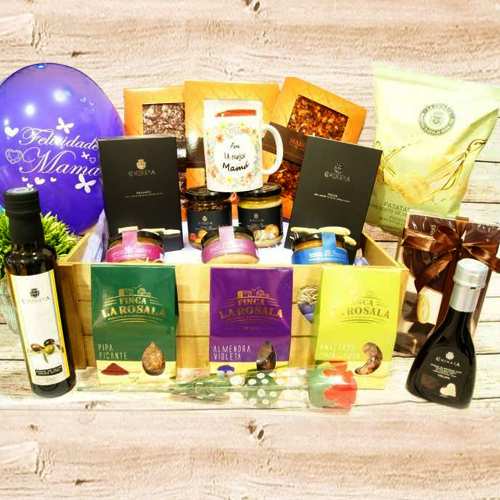 - Luxurious Gourmet Gift Basket For Mom