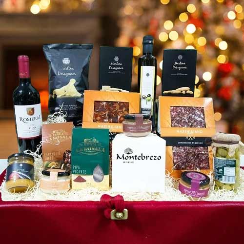 - Luxury Christmas Wine Basket With Gourmet Treats